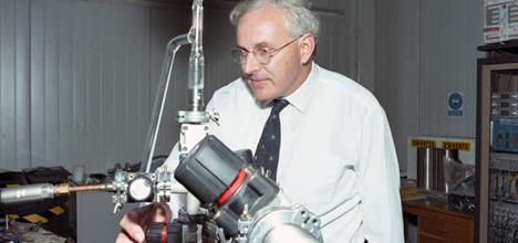 John White working on the IRIS beamline in November 1989.