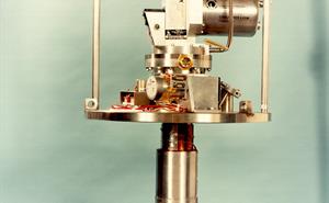 4K Leybold rotating CCR