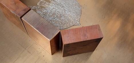 An image of a Shattered glass sample after splat quenching.