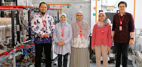 Indonesian researchers at the ISIS Neutron and Muon Source, October 2024