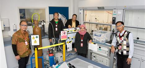 Dr Indri Adilina and her team at ISIS