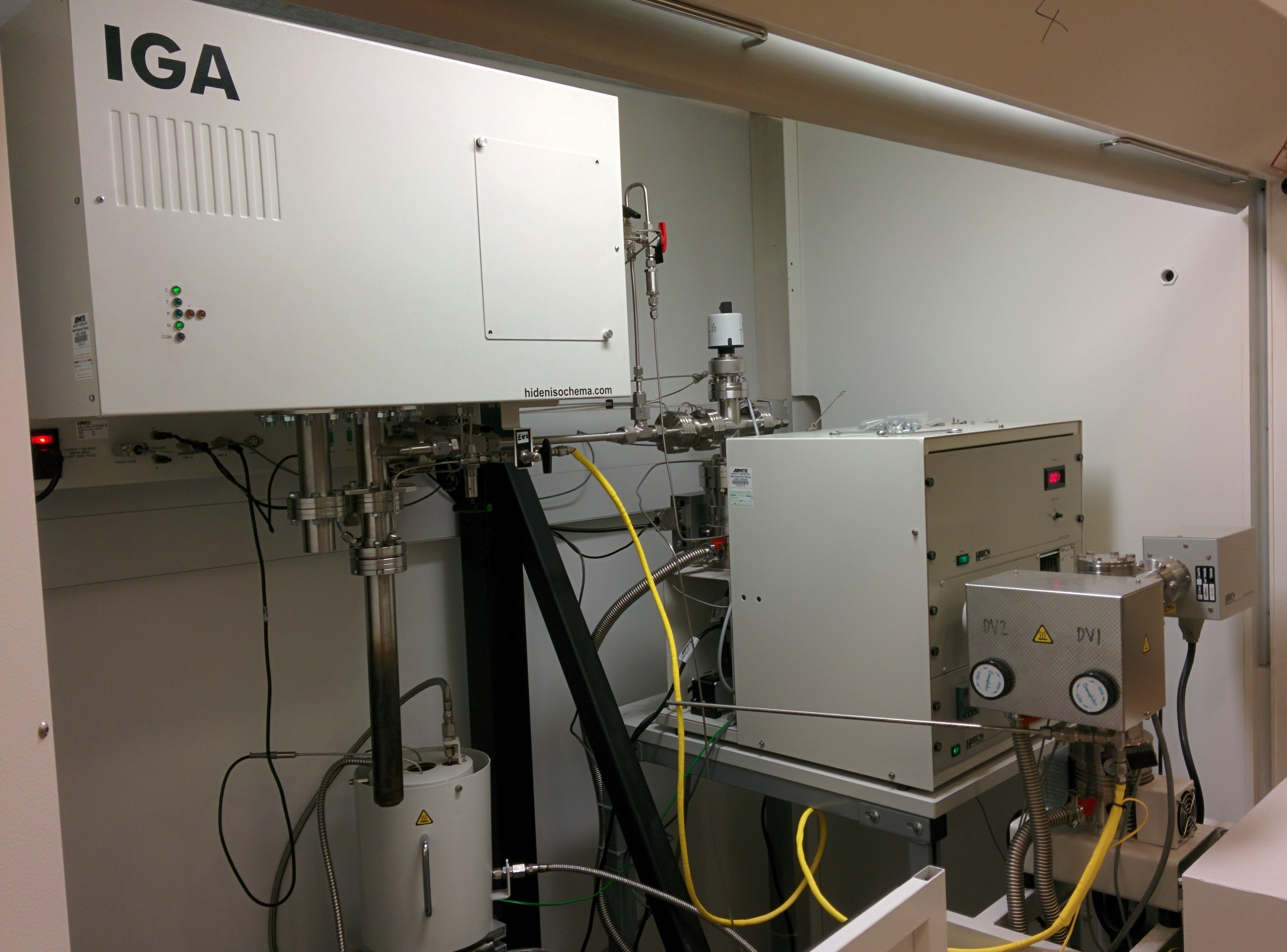 The Hiden Isochema IGA-003 instrument