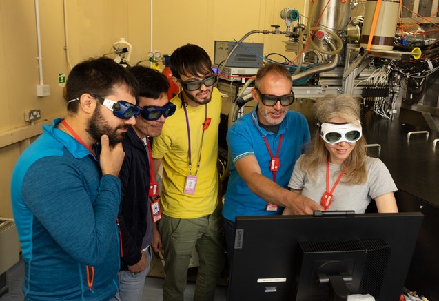 group at computer11.jpg